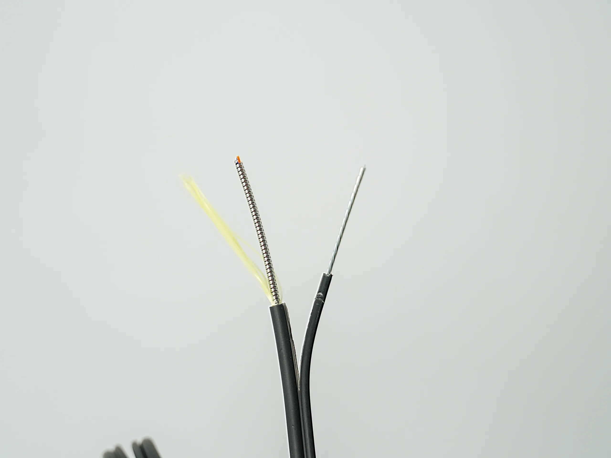 Fig8 Self-supporting Round Armored Optic Fiber Drop Cable GJYRKC8H-(1-4)C